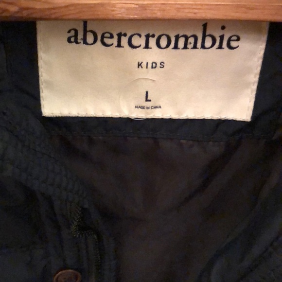 Jacket/ puffer for kids size large . - Picture 4 of 4